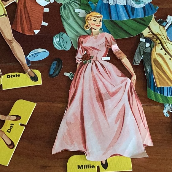 🧸VINTAGE Paper Dolls 1960’s Kay,Dixie, Dot & Millie AMAZING WARDROBE LOT - Picture 1 of 16